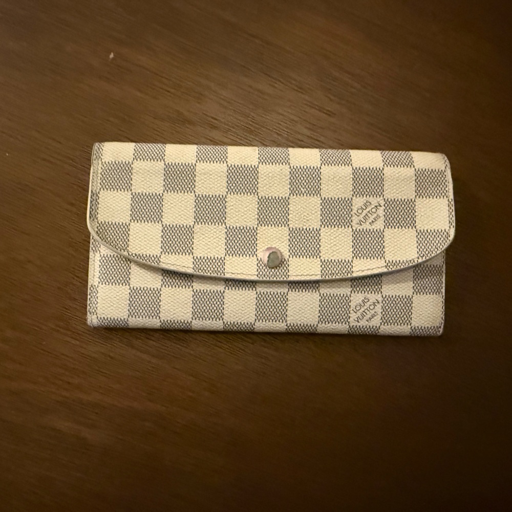 Authentic Louis Vuitton Gray and White Checkered Wallet